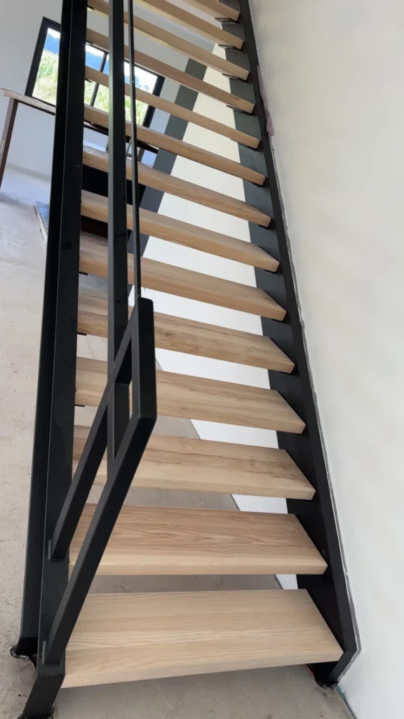 Création d&rsquo;un escalier en bois — AMT Menuiserie